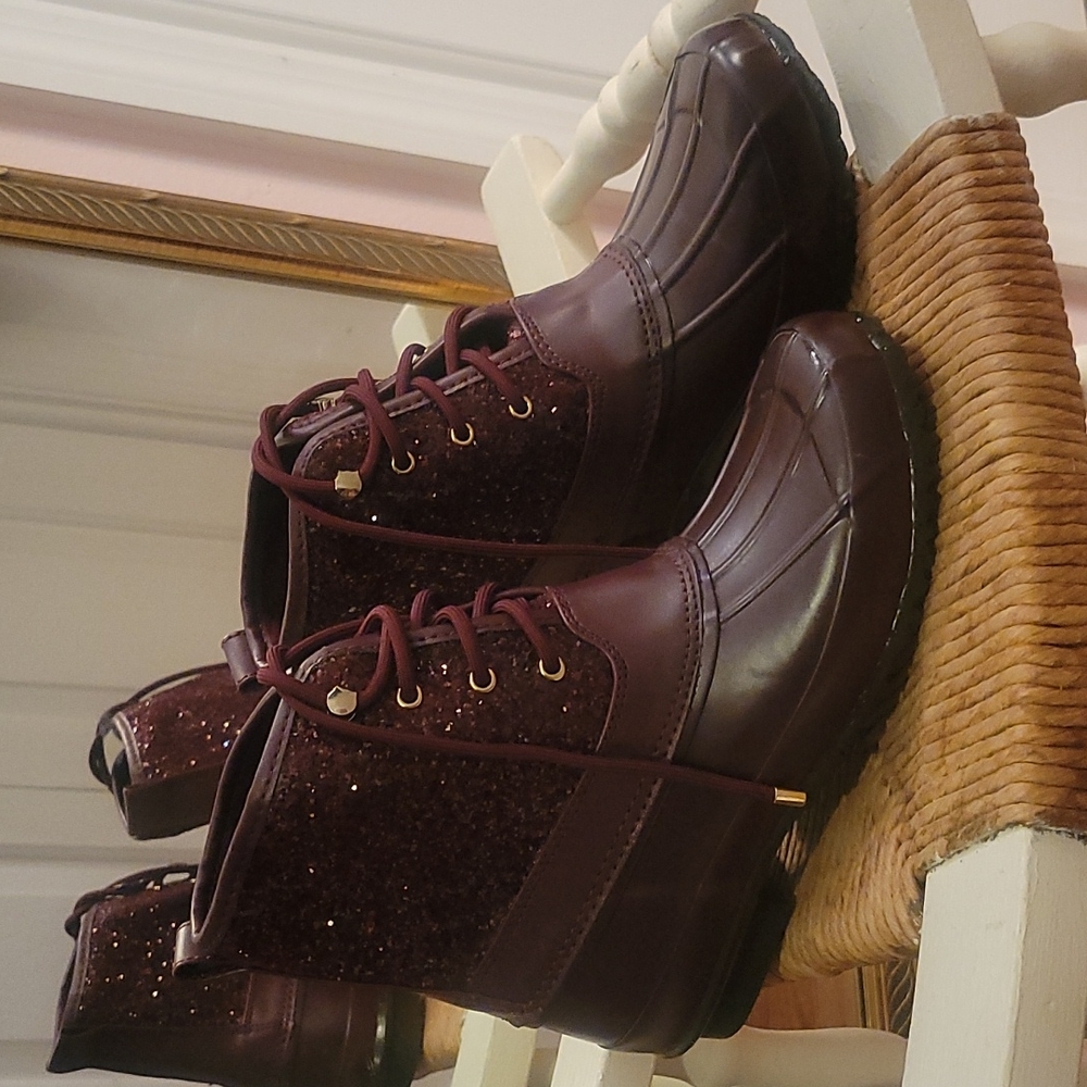 Gianni Bini maroon duck boots